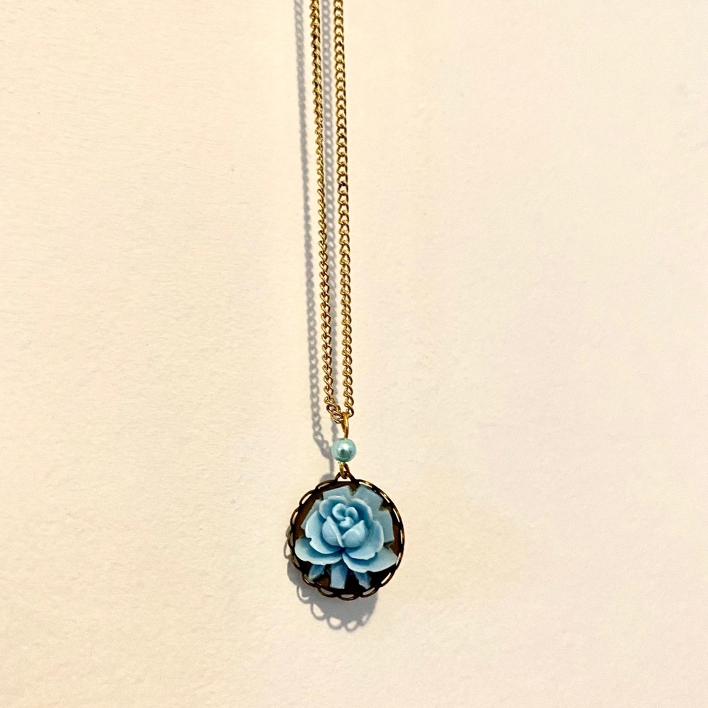 Blue rose round gold chain necklace pendant